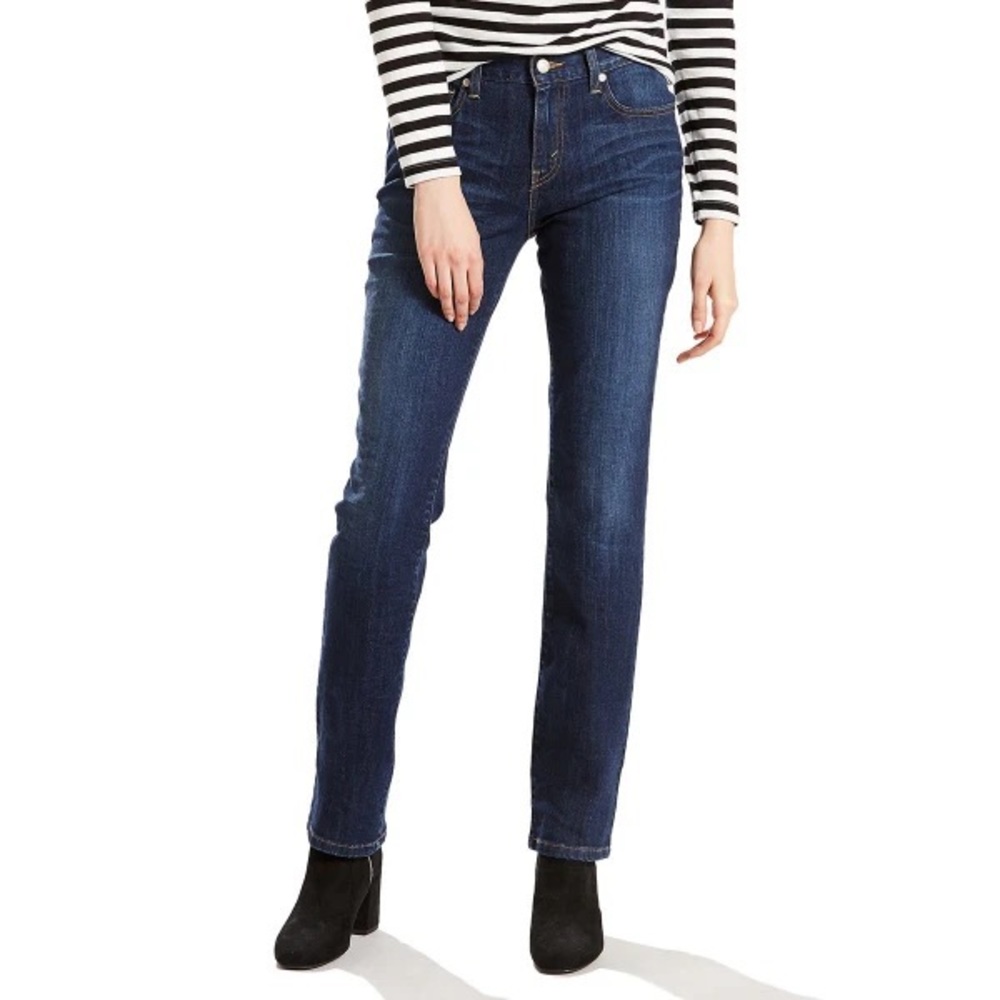 ⭐️HP⭐️Levi’s 505 straight leg jeans